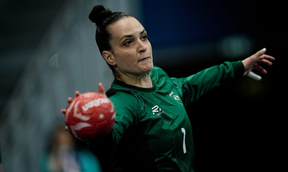 A goleira brasileira Gabi Moreschi em ação durante vitória do Brasil sobre a Angola nos Jogos Olímpicos de Paris 2024 - Foto | ALexandre Loureiro COB